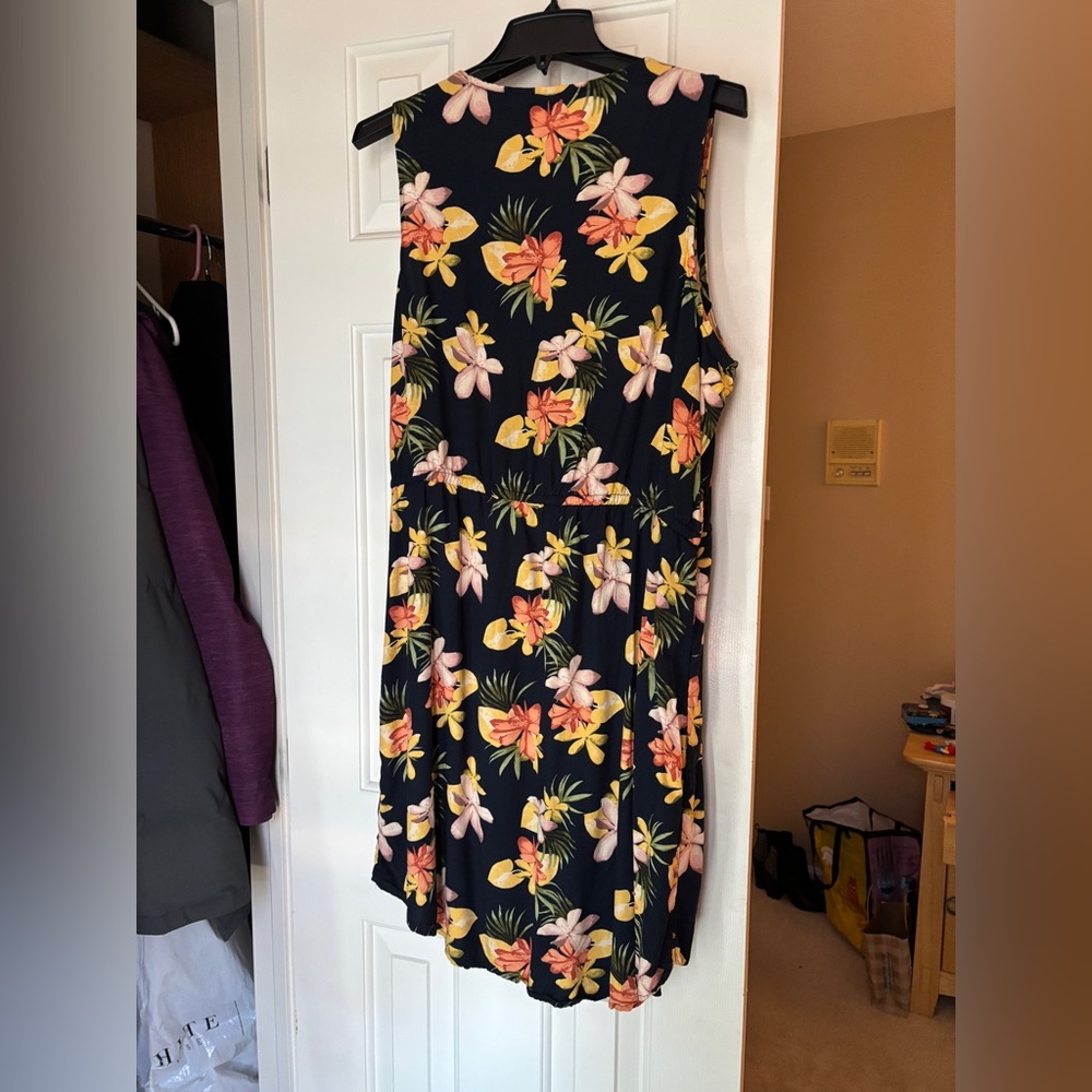 Floral V-Neck Black Dress - Picture 2 of 6